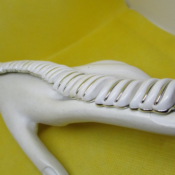CORO Bracelet White LUCITE SILVER Tone Metal Wave Shaped Sections Bracelet VTG - Picture 7 of 11